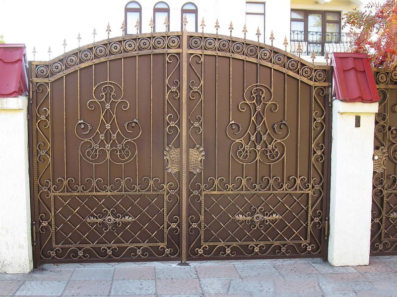 Красивые ворота для частного дома кованые с калиткой фото очень красивые