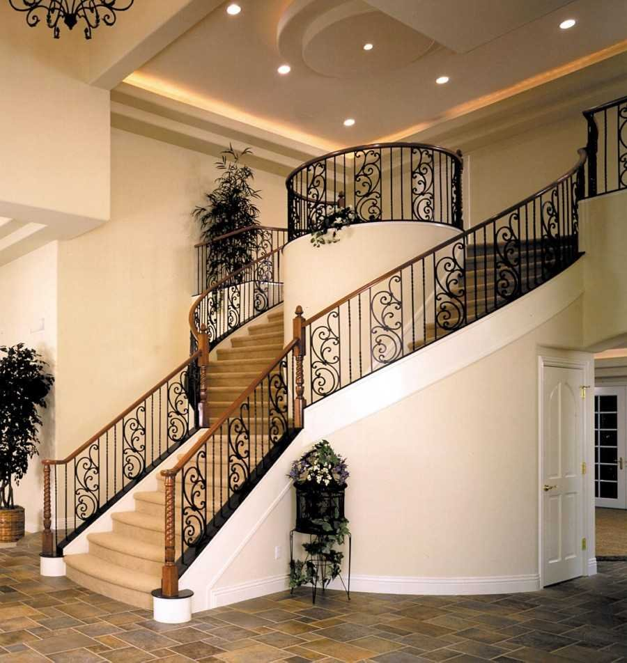 Красивые кованые лестницы в доме