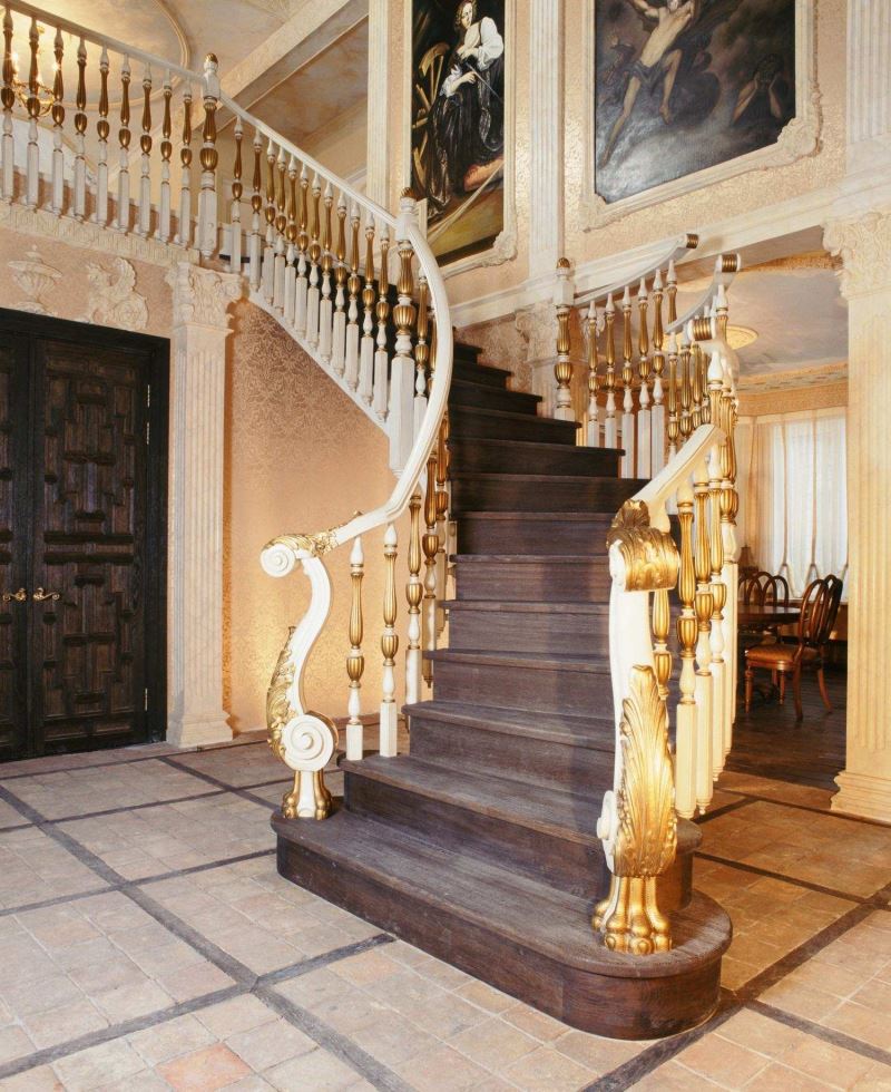 См лестниц. Роскошная лестница. Элитные лестницы. Красивые лестницы в доме. Роскошная деревянная лестница.